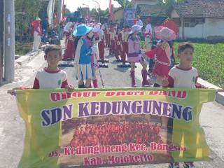Regu Drumband SDN Kedunguneng Ikut Memeriahkan Acara Kedunguneng Carnival