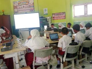 Tingkatkan Kualitas Pembelajaran, SDN Kedunguneng Sukses Gelar Asesmen Formatif Kelas 6 Menggunakan Chromebook