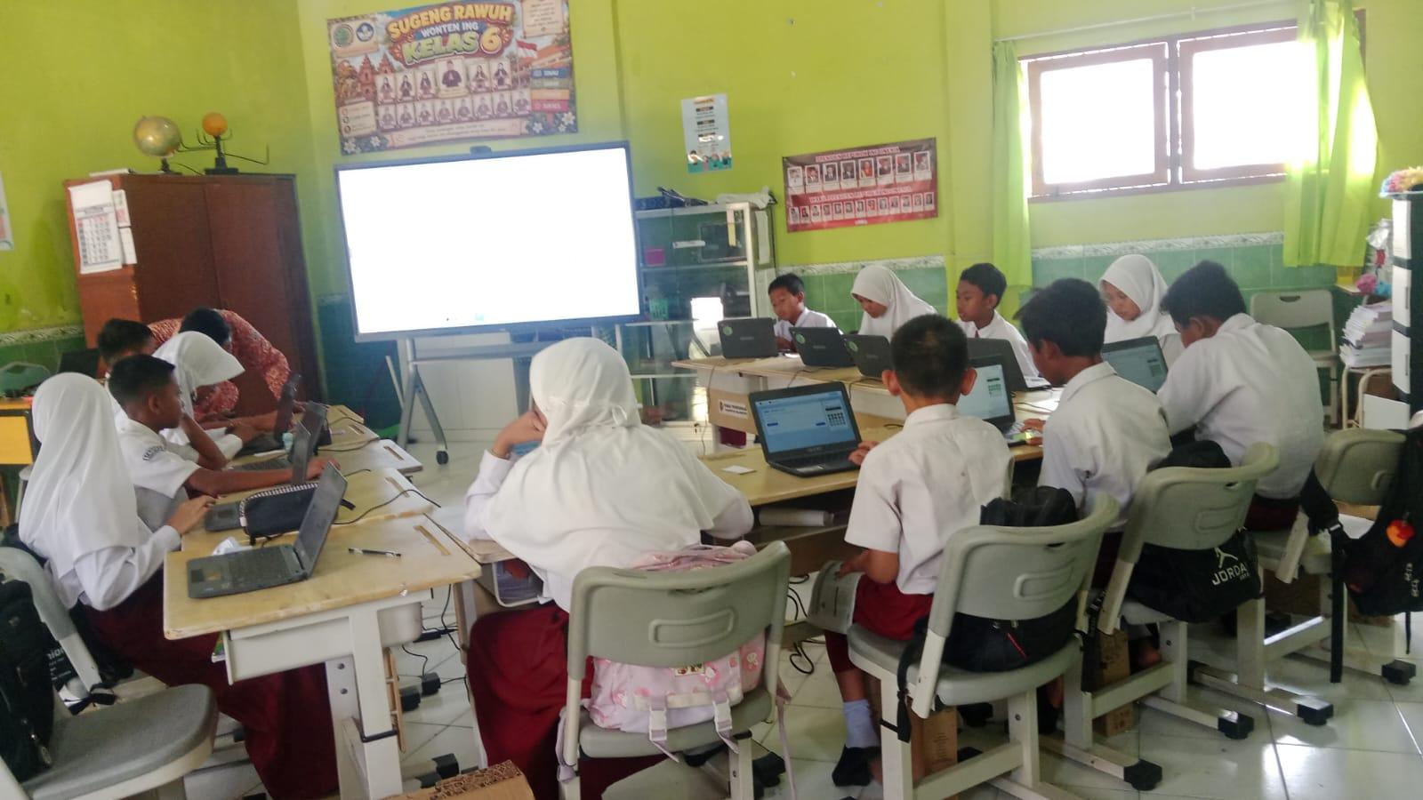 Tingkatkan Kualitas Pembelajaran, SDN Kedunguneng Sukses Gelar Asesmen Formatif Kelas 6 Menggunakan Chromebook